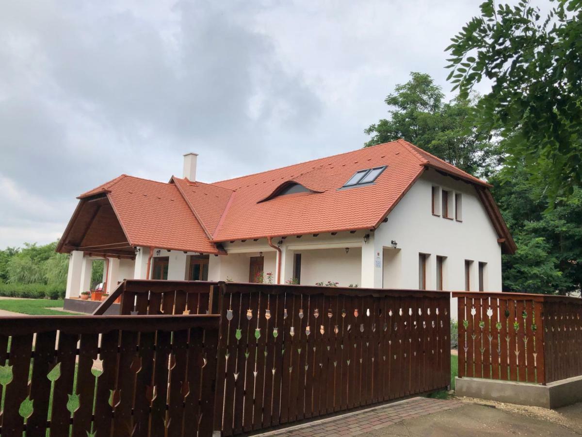 Kiscsere Vendégház Kallosemjen Exterior foto